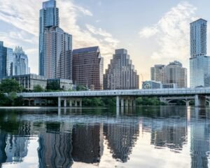 Tesla Invierte $25,000 Millones en Texas: Impacto para Inversores